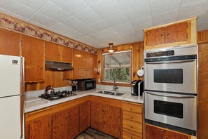 Fully Equipped Kitchen (1)