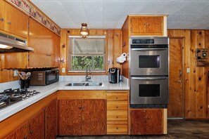 Fully Equipped Kitchen (3)