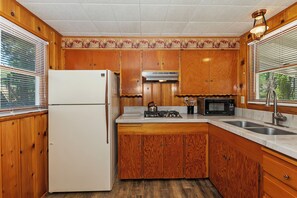 Fully Equipped Kitchen (2)