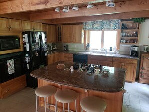 Kitchen - Granite countertops