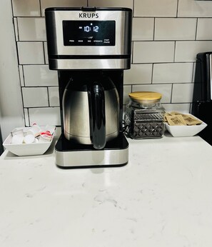 Coffee maker with grinds provided