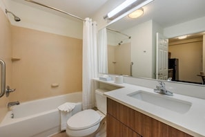 Full bathroom, there’s no need to bring a thing!