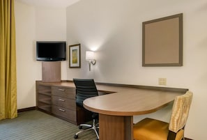 Workspace if you need to catch up with your job or to simply have some fun surfing the web! The unit also has Wi-Fi Internet access.