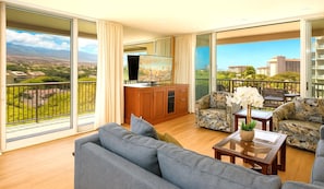 Experience spacious, stylish living with panoramic views of the lush golf course and mountains. WH1-723