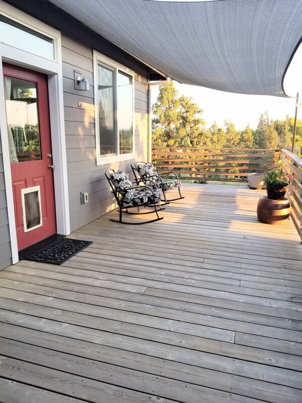 Private Entry and deck