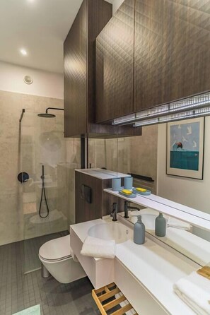 Bathroom - Book Now with RENTUJEMY.COM