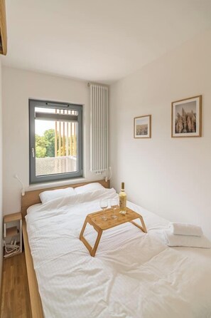 Main Bedroom with a Queen Bed - Book Now with RENTUJEMY.COM
