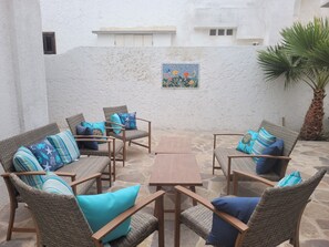 Entry courtyard with seating