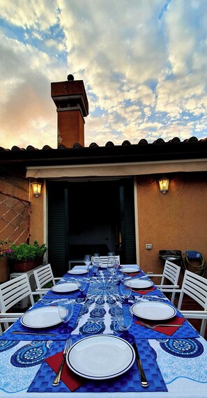Outdoor dining