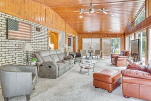 Living Room | Smart TV | Central A/C