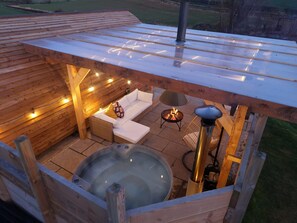 Hot Tub / whirlpool bath (Outdoor)