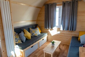 Living Room / Lounge