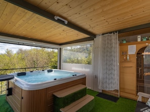 Bain à remous extérieur