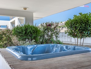 Bain à remous extérieur