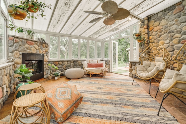 Lake Elmo Vacation Rental | 4BR | 2.5BA | 2,337 Sq Ft | Stairs Required