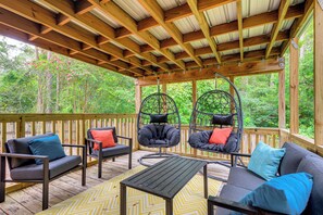 Deck | Outdoor Seating
