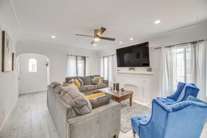 Living Room | Smart TV | Free WiFi