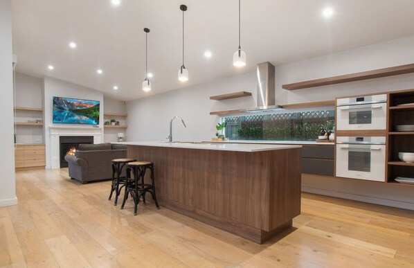 Thorne St Luxe Loft | CBD Location, Modern Design