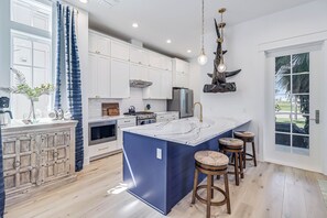 Kitchen, 1st Floor