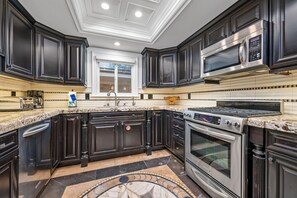 115-39th-St-Unit-A-Newport-large-014-042-115-39th-St-Unit-A-Newport-1500x999-72dpi