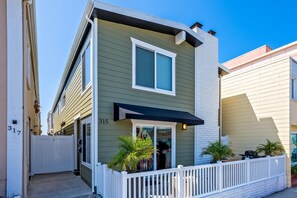 001 315 E Balboa Blvd Unit B-004-021-1500x999