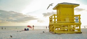 Yellow Lifeguard - Direct access to world famous Siesta Key Beach.