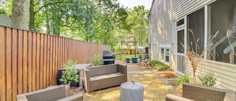Annapolis Vacation Rental | 3BR | 2BA | Steps Required | 1,728 Sq Ft