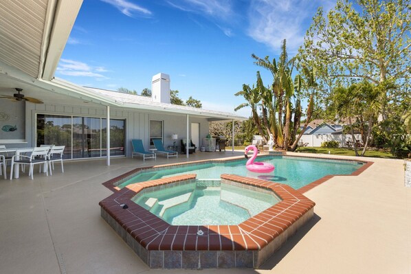 Large Pool and Hot Tub!
