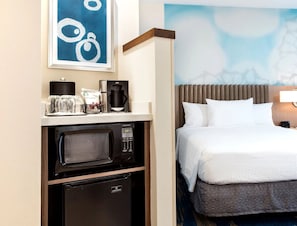 Unit with 2 Queen beds. Exact unit will be assigned upon arrival. Views, colors, and decor may vary.