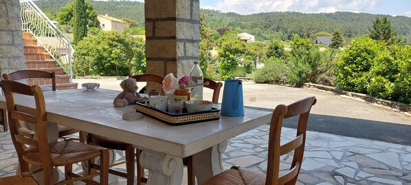 Outdoor dining