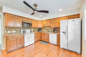 Kitchen | 1st Floor | Spices | Toaster | Trash Bags & Paper Towels