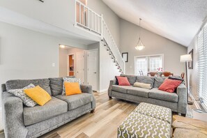 Living Room | 1st Floor | Free WiFi | Central A/C & Heat | Smart TV