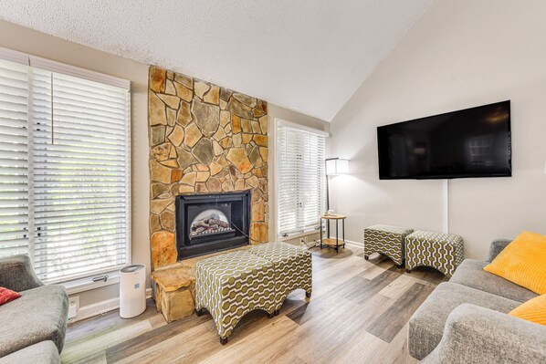 Charlotte Vacation Rental | 3BR | 2BA | Steps Required | 1,375 Sq Ft