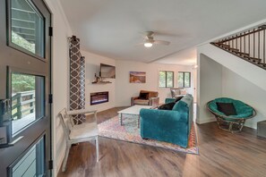 Living Room | 1st Floor | Smart TV w/ Cable | Electric Fireplace | Free WiFi