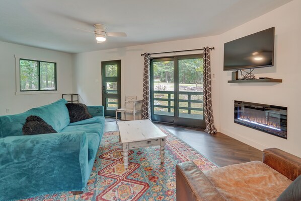 McGaheysville Vacation Rental | 3BR | 2BA | 1,344 Sq Ft | Stairs Required