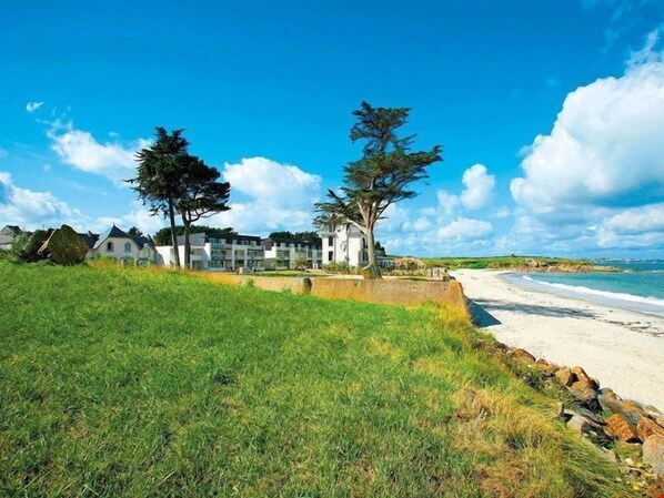 Set in lush spaces and right on the ocean, the resort is set in a stunning site.
