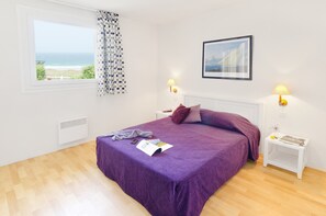 The bedroom features a cozy Double bed, and the sleeping alcove contains a Single bed.