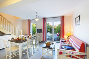 Welcome to your home away from home in beautiful Saint-Pol-de-Léon!