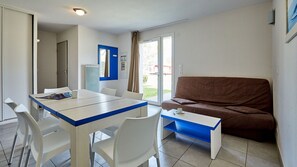 Plenty of space and ample sunlight.