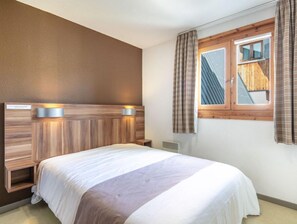 Drift to sleep in a comfortable Double bed after a wonderful day outside. Please note that views may vary.