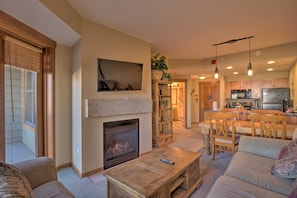 Indoors,Furniture,Living Room,Fireplace,Home Decor