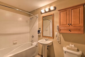 Indoors,Bathroom,Room,Shower Faucet,Sink