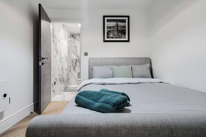 Bedroom with Double bed
