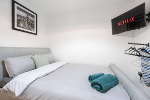 Bedroom with Double bed
