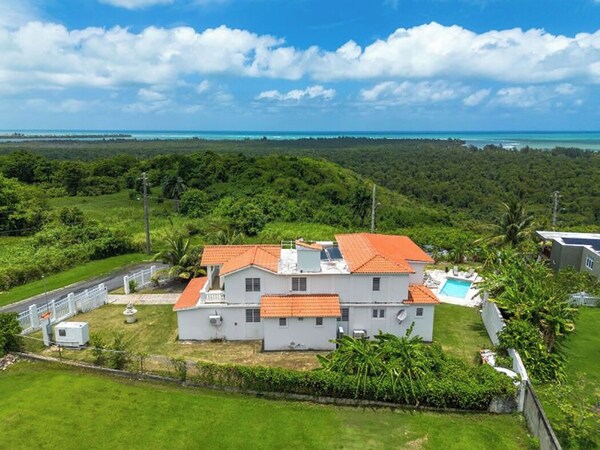 Spacious 7-bedroom Villa In Rio Grande W/ Pool, Ocean View, 5 Mins To Beach! - Puerto Rico