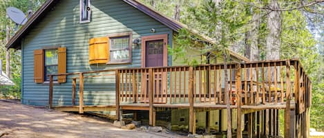 Long Barn Vacation Rental | 2BR | 1BA | 720 Sq Ft | 1 Step to Enter