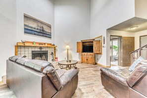 Living Room | 1st Floor | Smart TV | Wood-Burning Fireplace