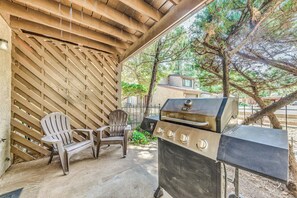 Private Patio | Picnic Table | Gas Grill (Propane Provided)