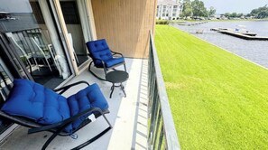 Comfortable seating on the patio to enjoy beautiful water views of Walden marina