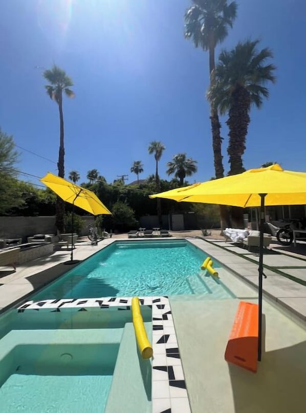 Pool, spa, Baja ledge, fountains, lots of bench seating, fun lights